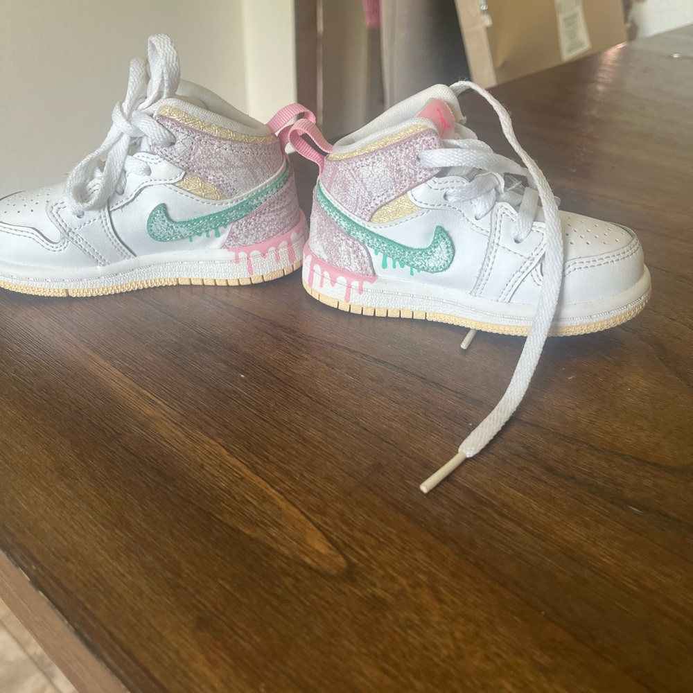 NIKE ICE CREAM JORDANS MID SE